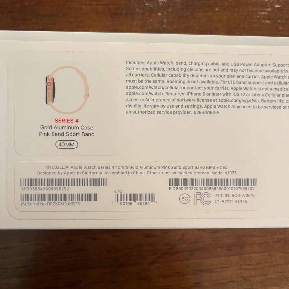 Women’s Gold Aluminum series 4 40mm Apple Watch. Comes with charger and a band.
